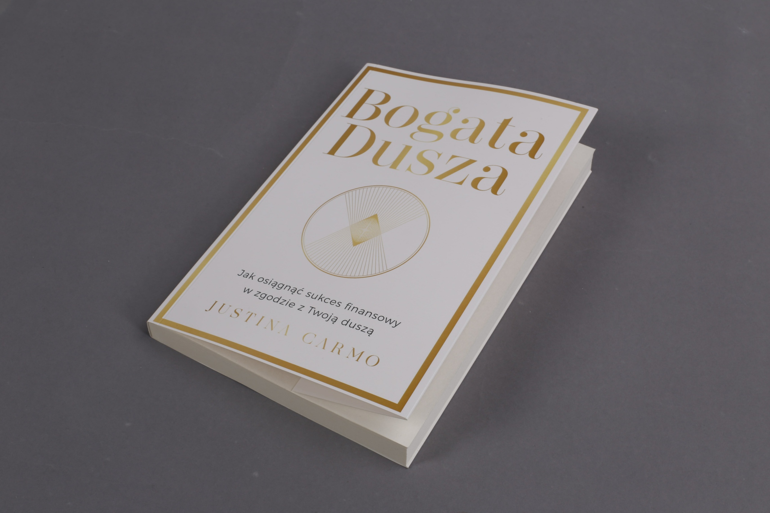 książka oprawa miękka klejona