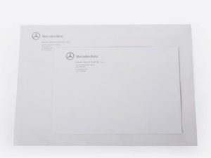 koperty z logo firmy Mercedes